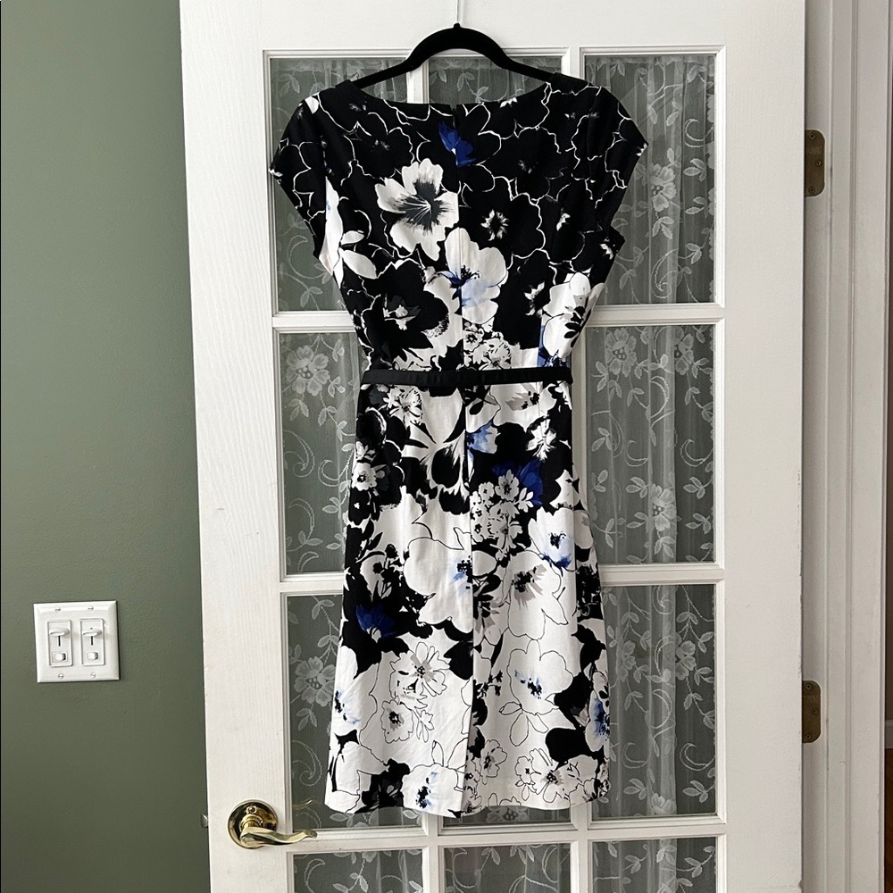 White House, black market floral sheath dress - Picture 3 of 4